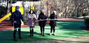 Inaugurazione giochi nel parco di Casa Giacobbe