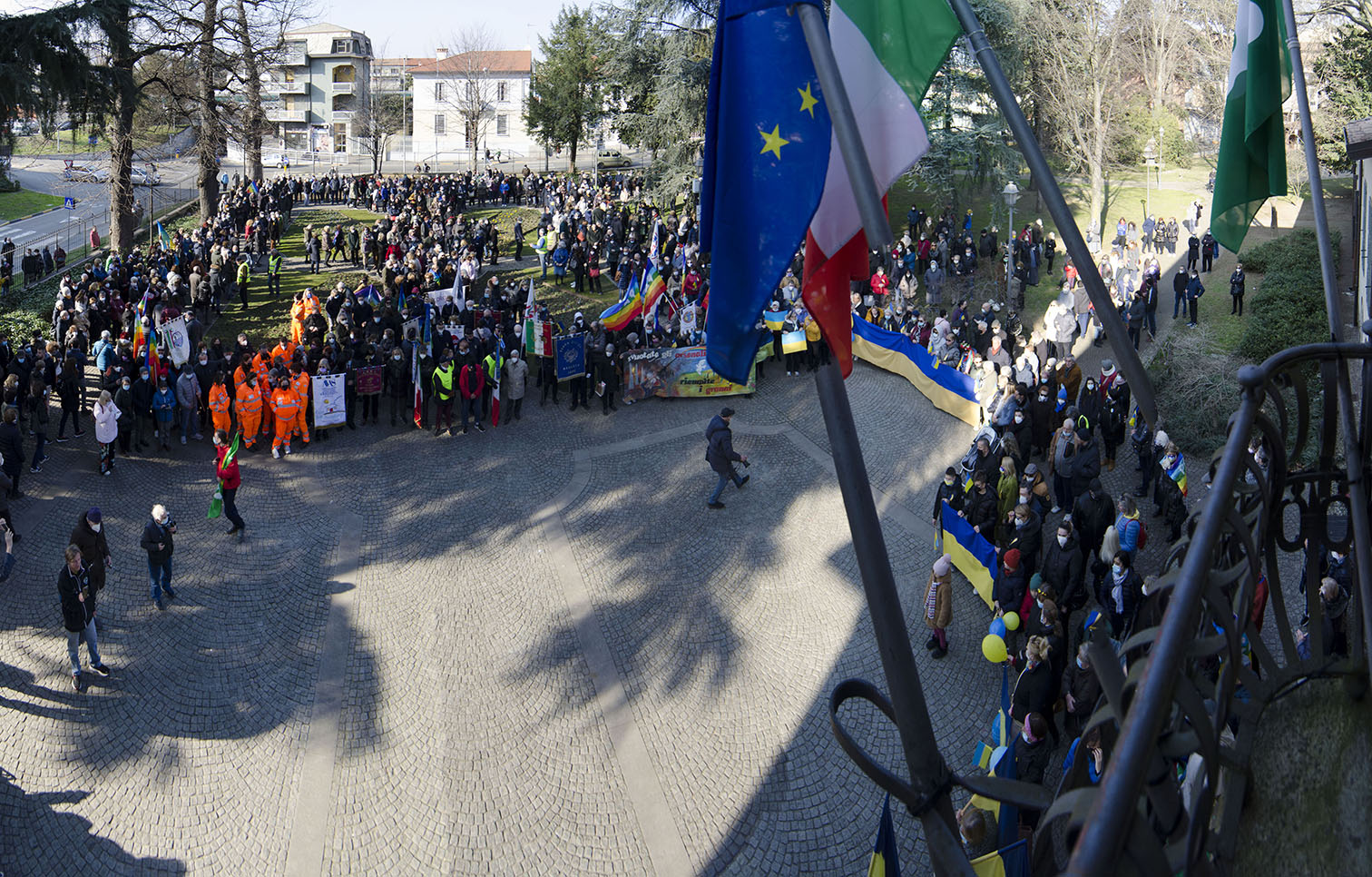 4 marcia per la pace magenta (49)