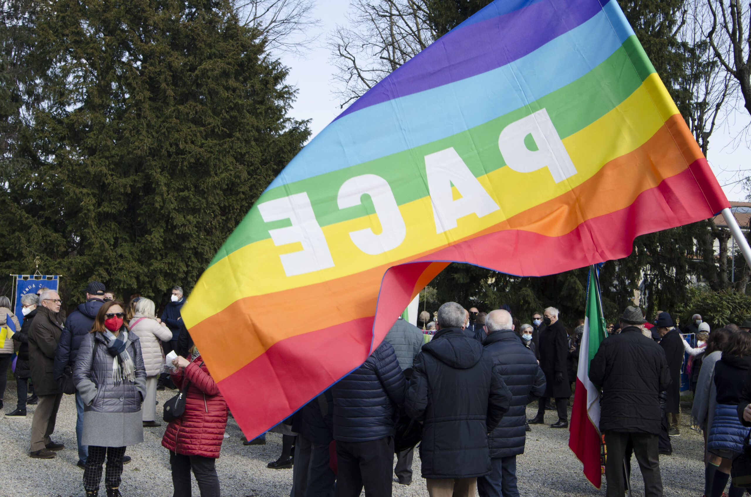 marcia per la pace magenta (1)