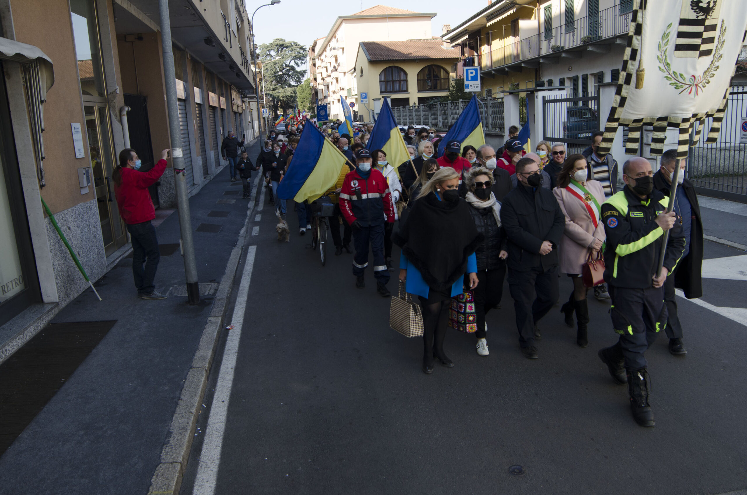 marcia per la pace magenta (16)