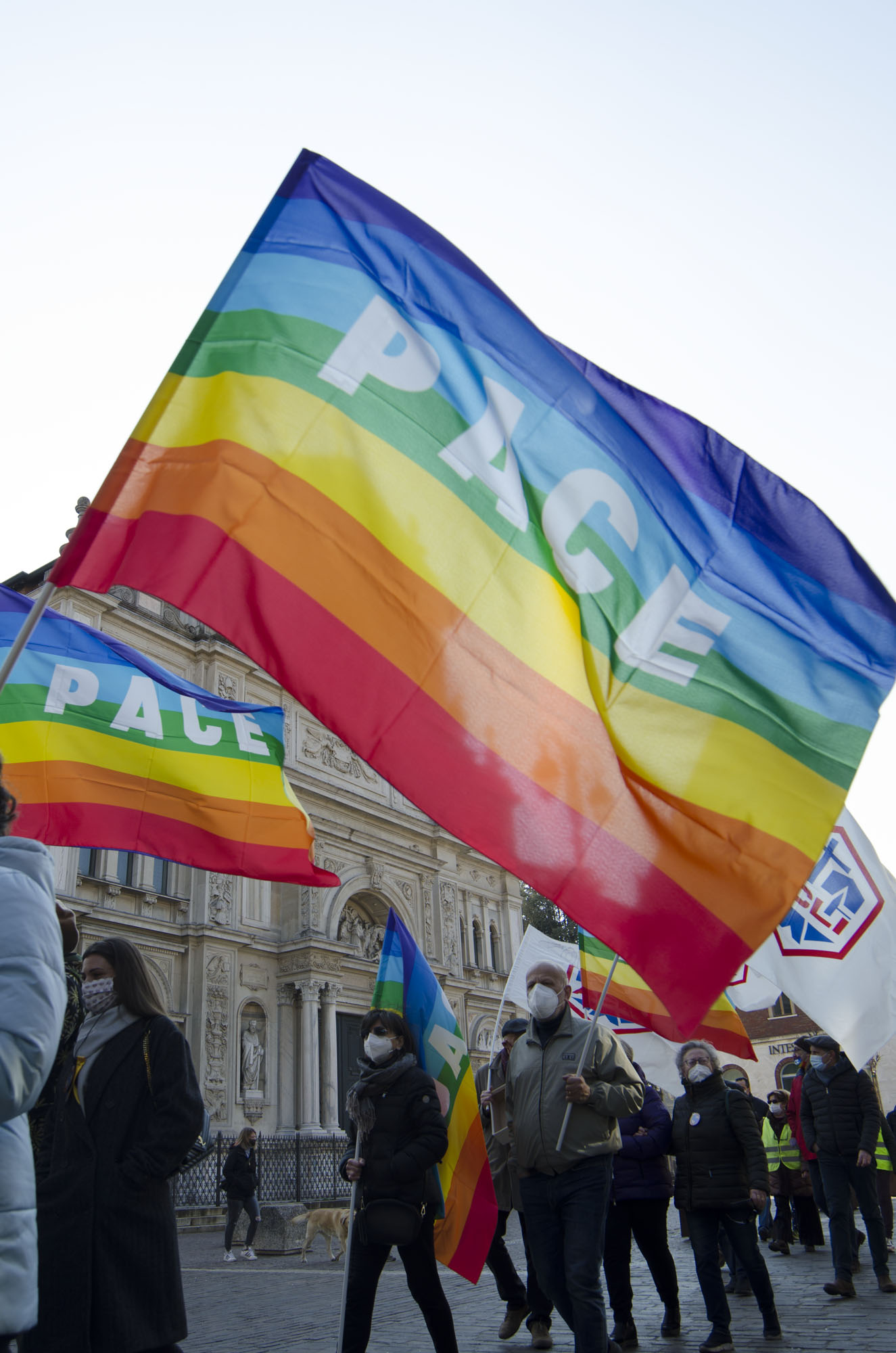 marcia per la pace magenta (29)