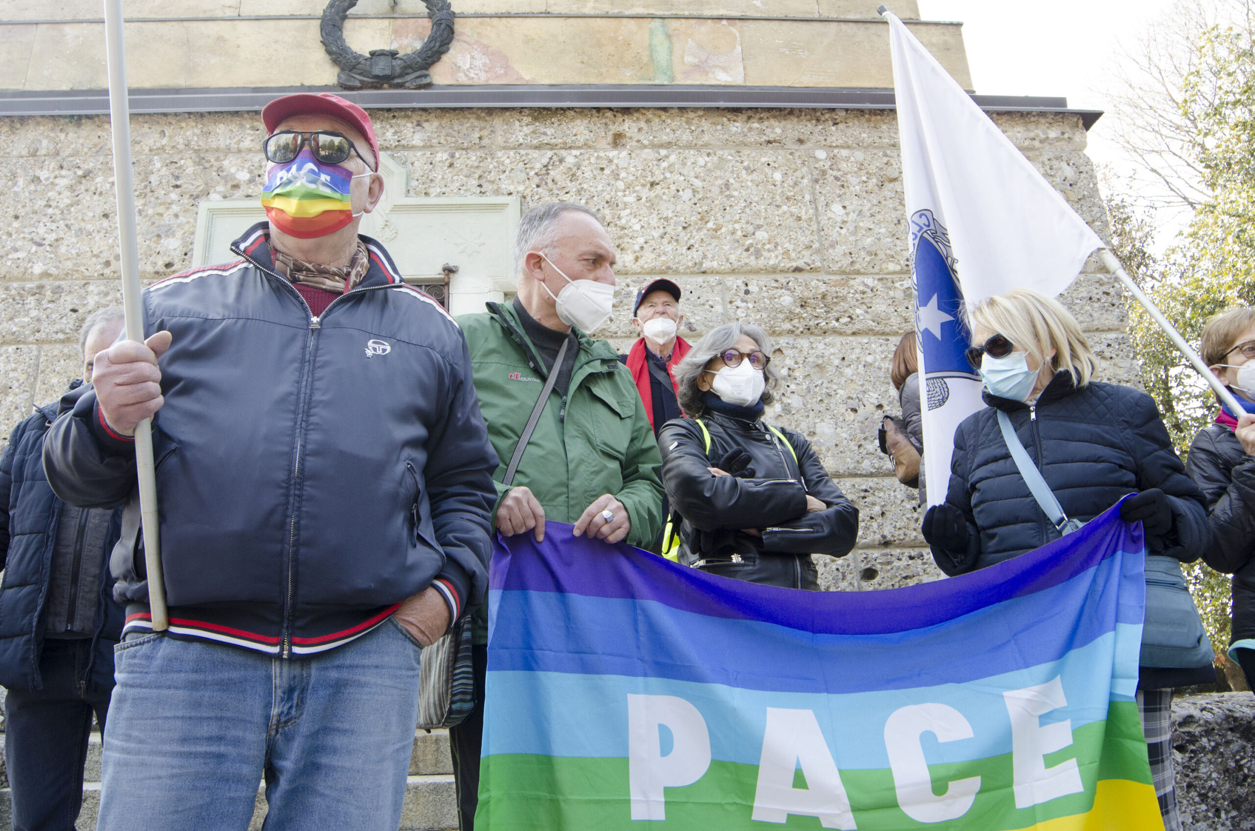 marcia per la pace magenta (5)